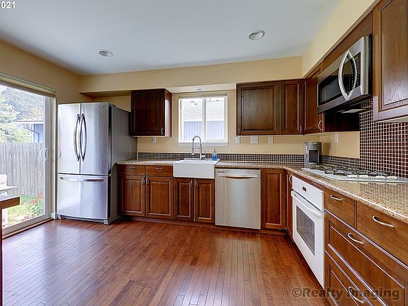 3rd image of 2403 Lincoln Ave