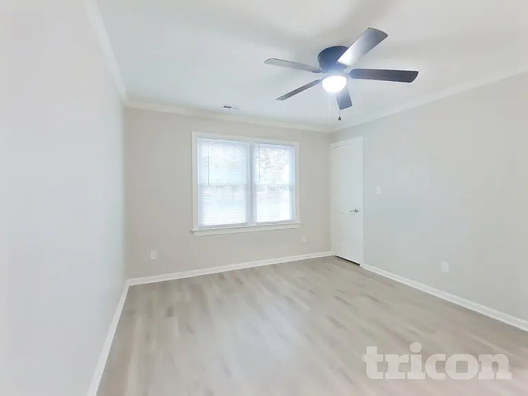 2501 Haybrook Ln — Photo 16