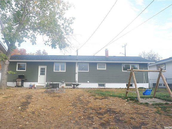 2nd image of 102 Assiniboia Ave