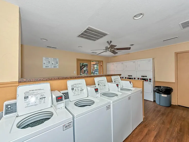 Oak Meadow Apartments — Photo 36