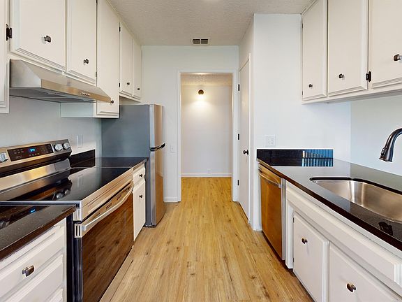2nd image of 905 Lakeside Dr #50-1