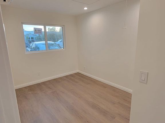3rd image of 12366 Emelita St
