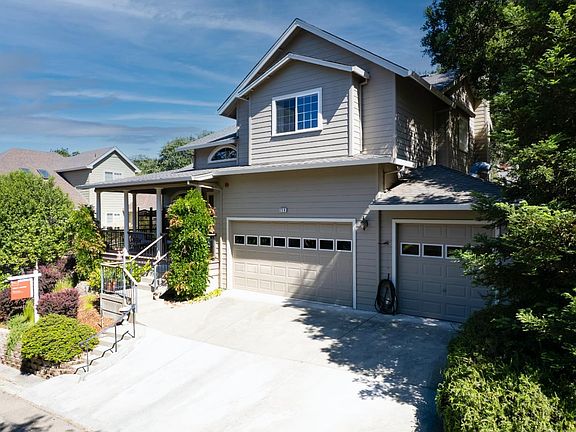 3rd image of 230 Clear Ridge Drive