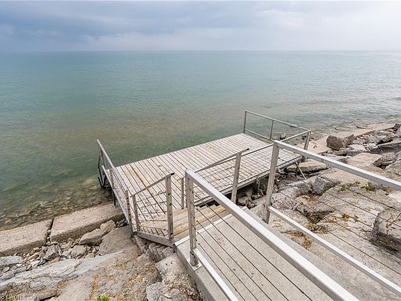 2nd image of 2118 Lakeshore Rd