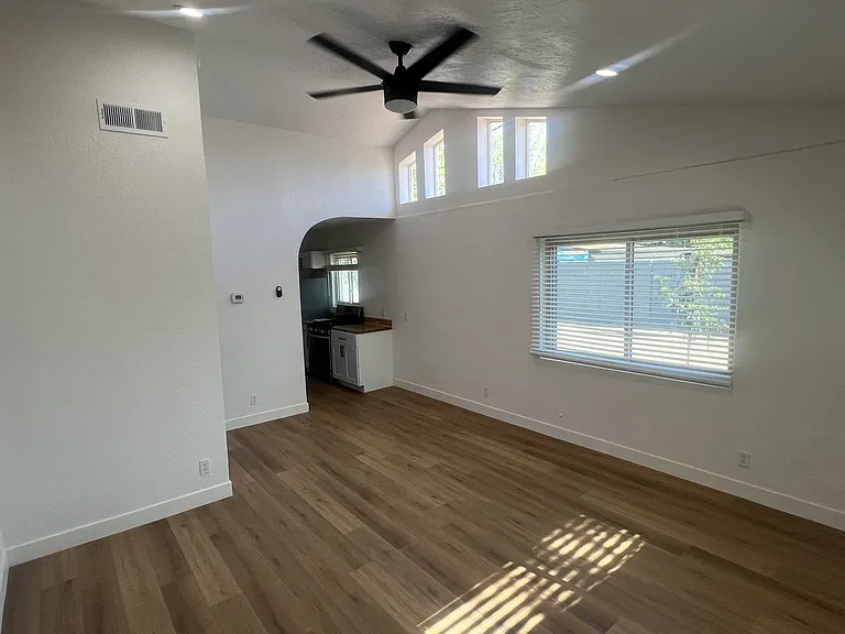 1718 N 26th Pl #10 — Photo 3