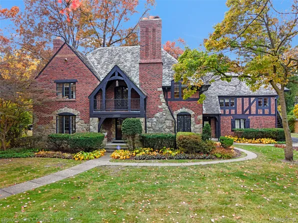 19511 Lowell Dr, Detroit, MI 48203