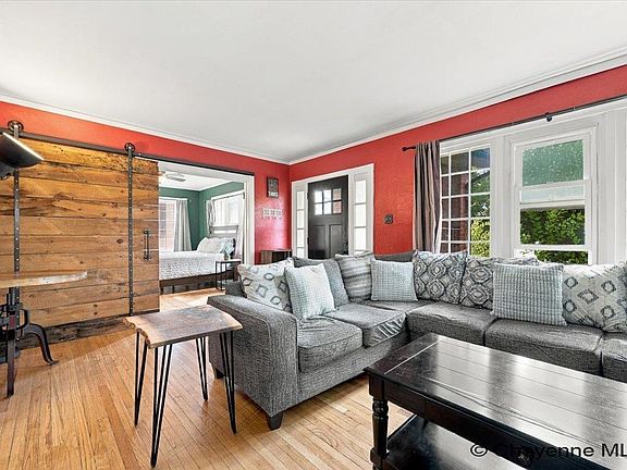 4th image of 2919 Thomes Ave