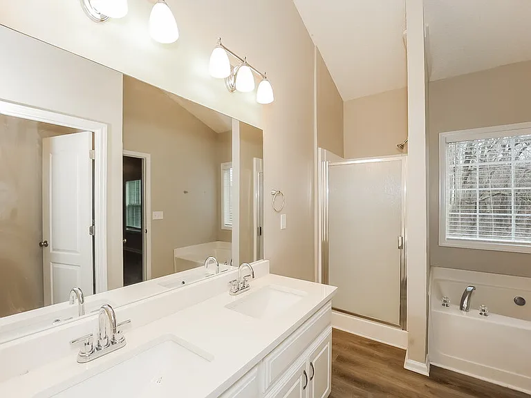 303 Tara Beach Ln — Photo 12