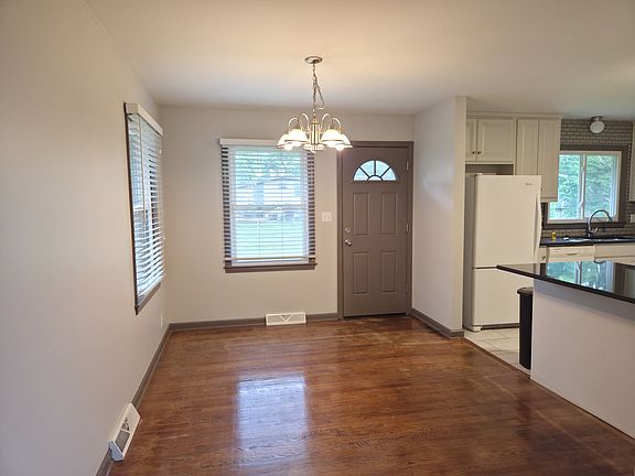 3rd image of 8910 W 94th St