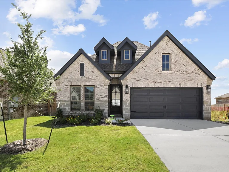 127 Plumbago Loop — Photo 1