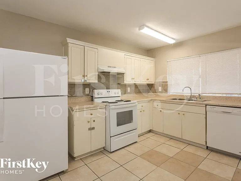 6217 Pine St — Photo 6
