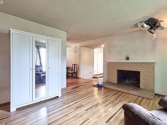 5th image of 14209 SE Rupert Dr