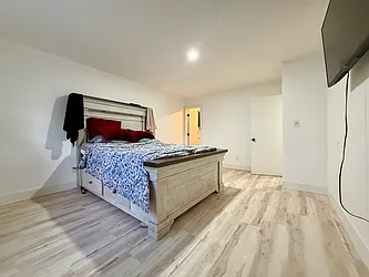 33 Dodworth Street, #3