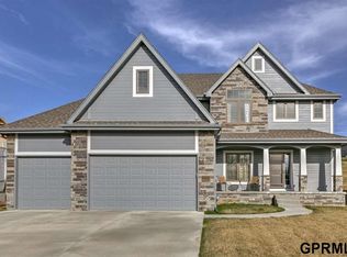 8527 S 102nd St, La Vista, NE 68128