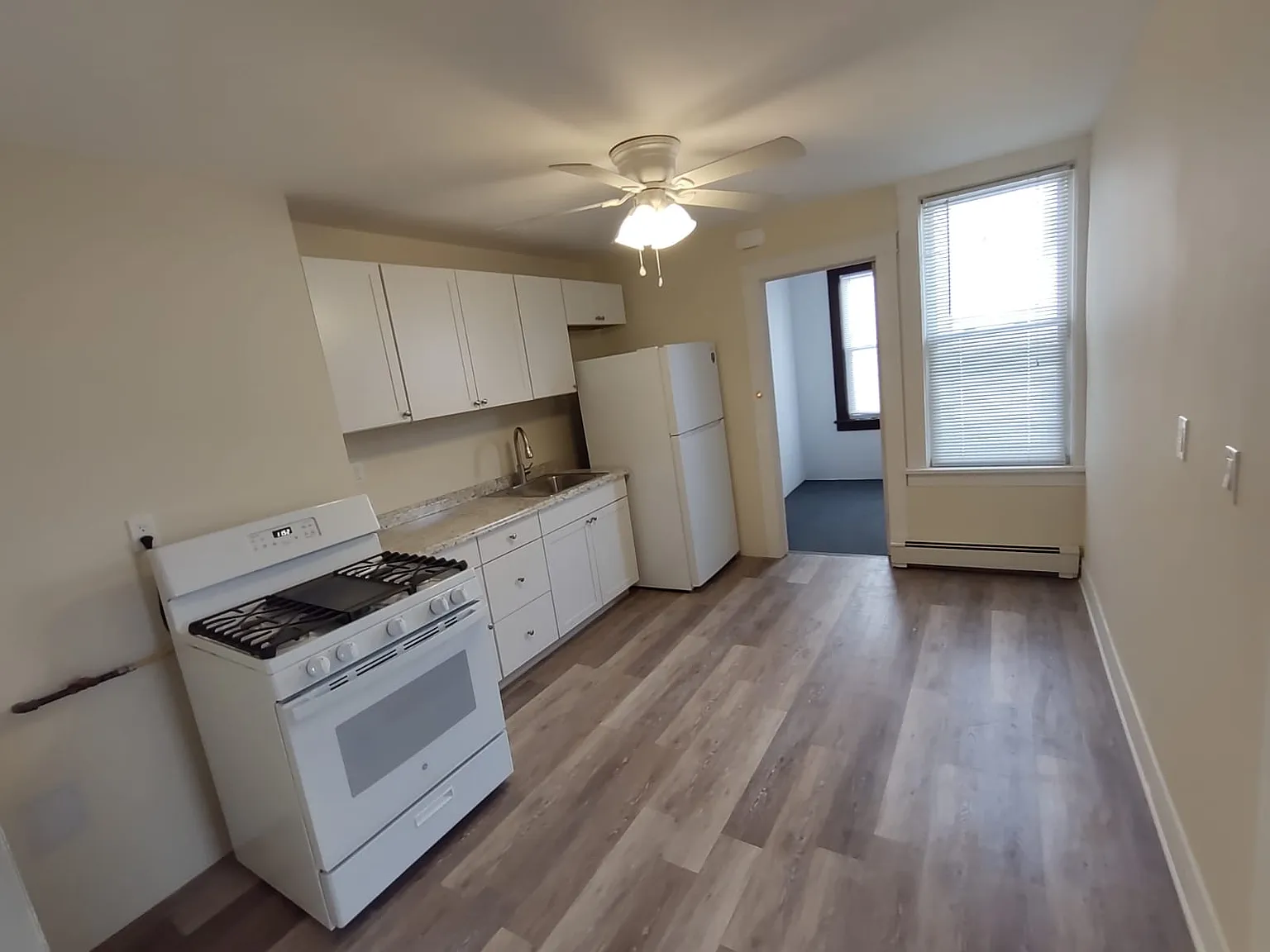 2 bed, 1000 sqft, $2,800 — Photo 2