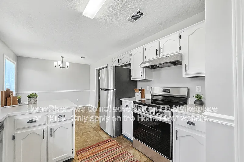 3 bed, 2.0 bath, 1370 sqft, $1,895 — Photo 4