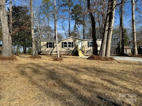 702 Mullinax Cir, Blacksburg, SC 29702