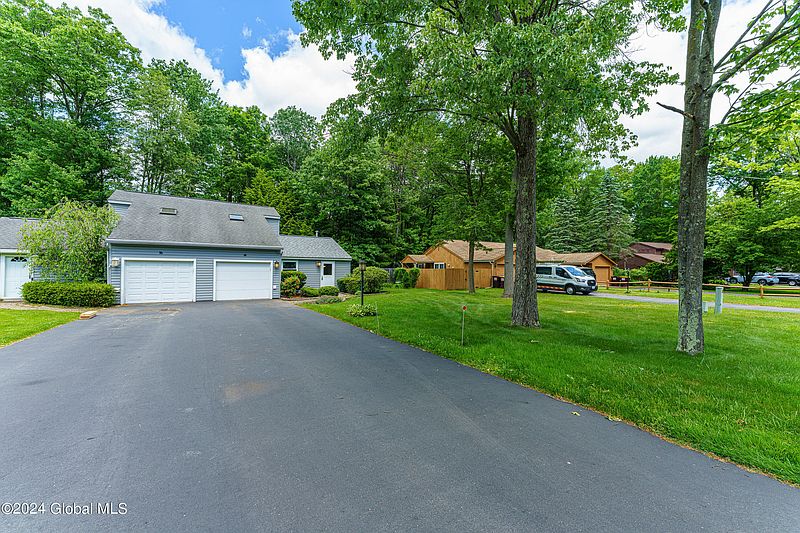 3rd image of 14 Glenbrook Drive