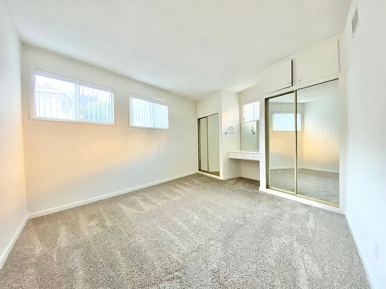 1830 N La Brea Ave — Photo 7