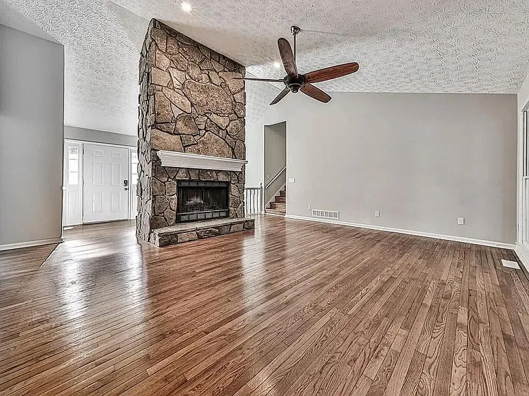 2189 Chartwell Dr — Photo 11