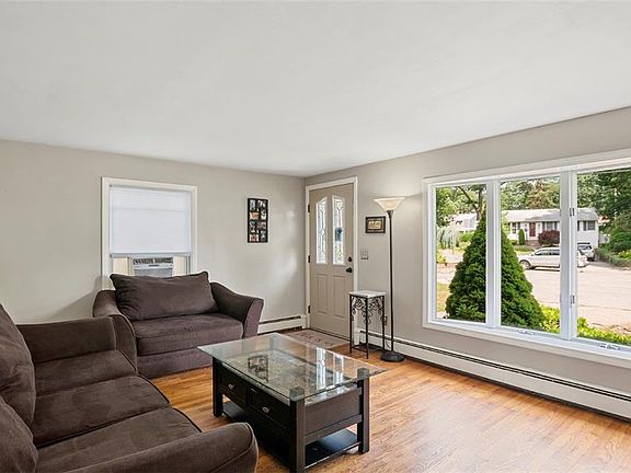2nd image of 26 Oakwood Dr