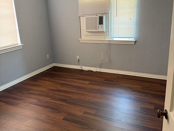 Spacious Bedroom!