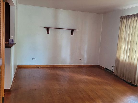 4th image of 15600 Langley Ave