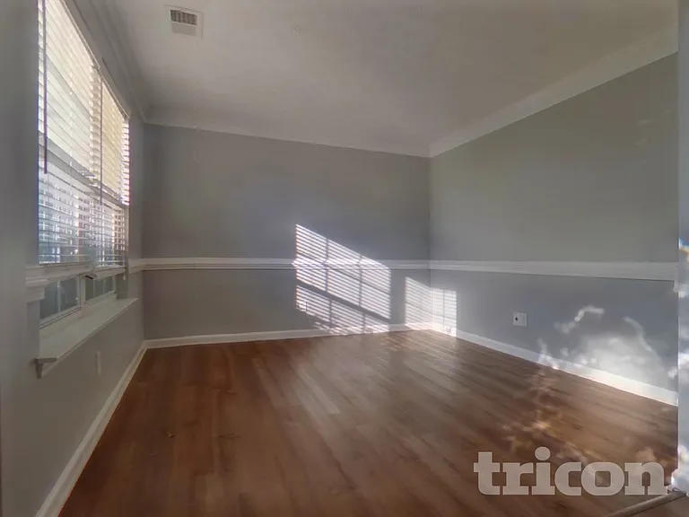 878 Crestworth Xing — Photo 16