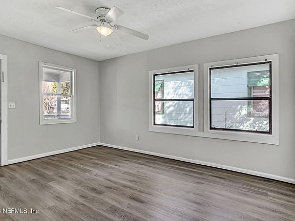 3rd image of 941 HURON Street