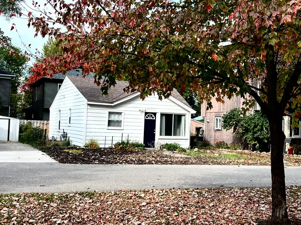 2490 Cass Lake Rd, Keego Harbor, MI 48320