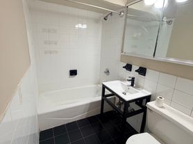 76-06 Grand Central Pkwy, Forest Hills, NY