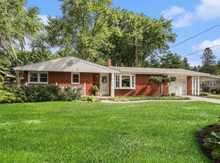 1403 Timberlane Dr, Saint Joseph, MI 49085