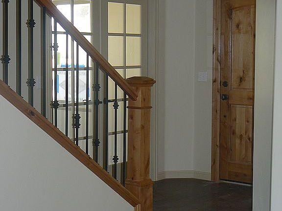 4th image of 674 W Aspen Hills Blvd