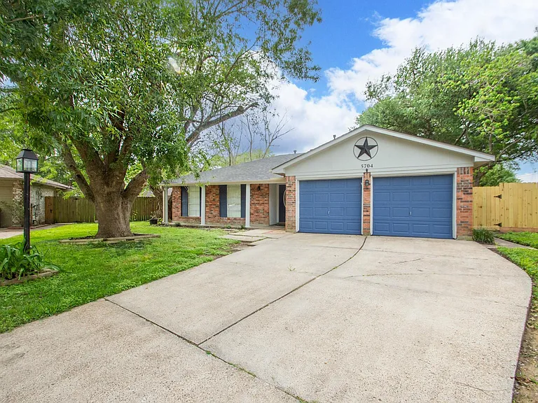 5704 Leggett Ln — Photo 3
