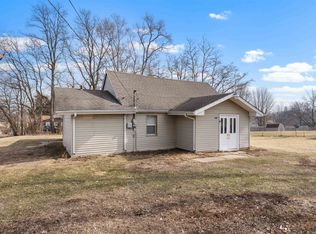 702 Cambridge Ave, Rockford, IL 61102