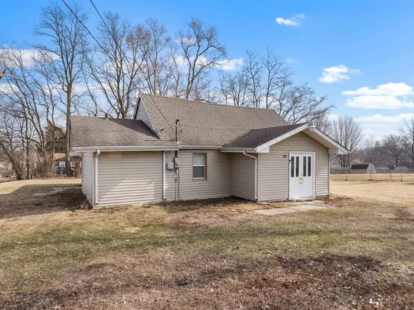 702 Cambridge Ave, Rockford, IL 61102