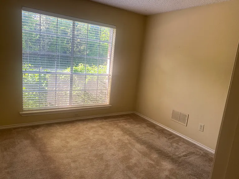 2738 Belmeade Dr — Photo 9