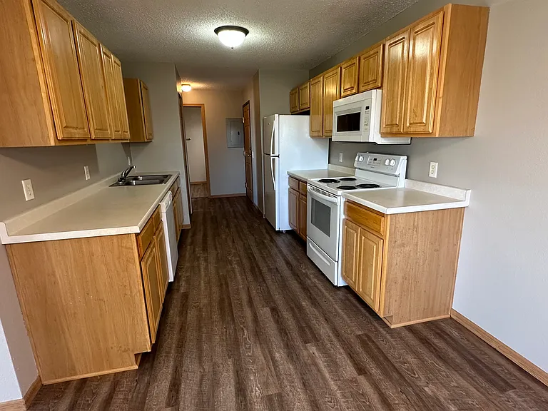 Meadowlark Apartments — Photo 14