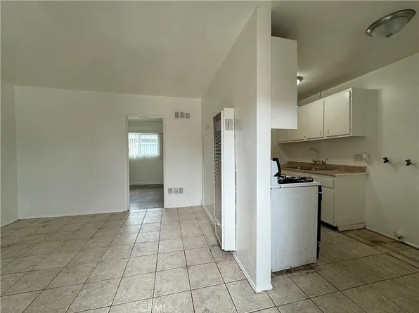 591 E 6th St, Pomona, CA 91766