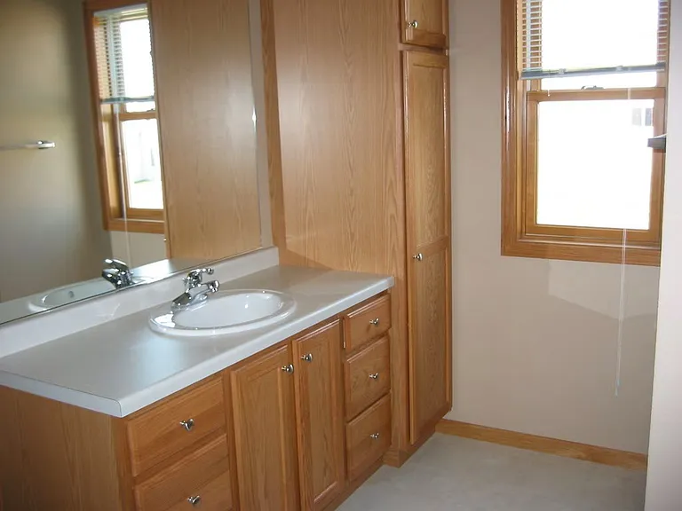 605 Kramer Ln — Photo 4