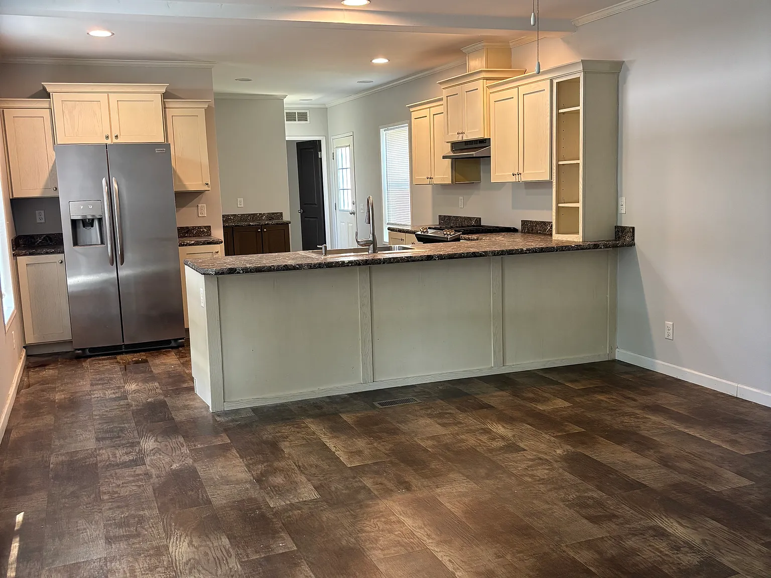 3 bed, 1100 sqft, $1,100 — Photo 3