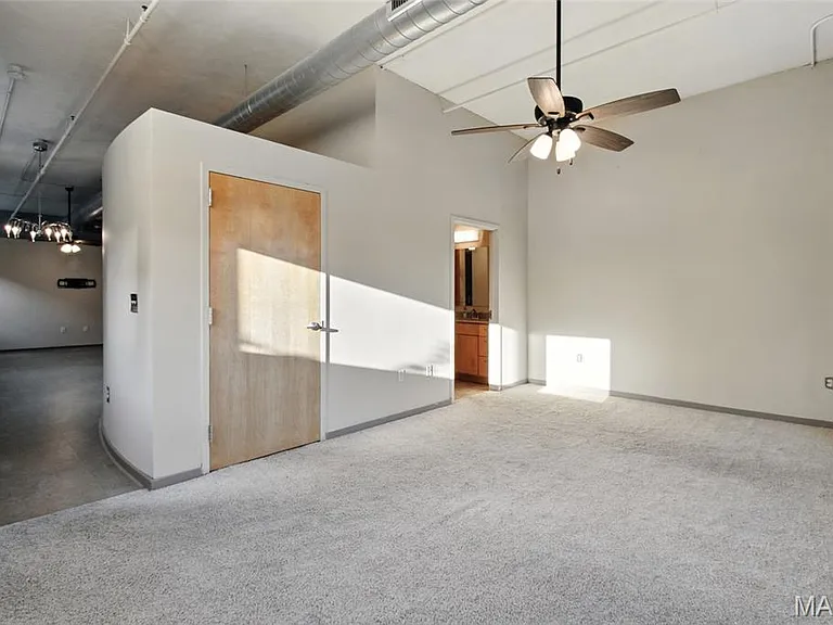 1627 Locust St #202 — Photo 23