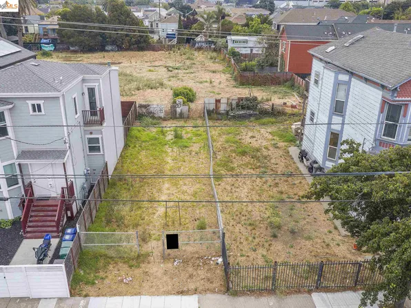 826 Pine St, Oakland, CA 94607