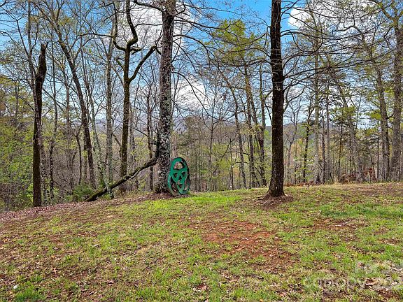 4th image of 690 Hidden Acres Dr