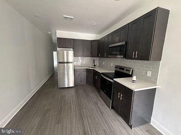 2nd image of 1135 W Venango St