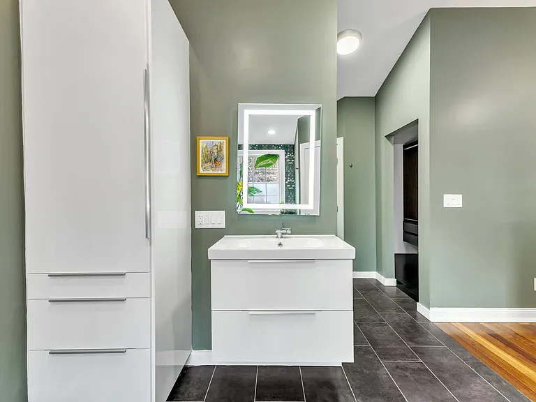 1126 Trailwood Dr — Photo 2