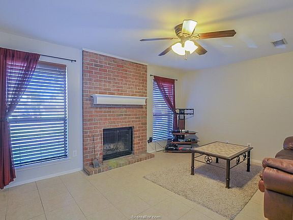 4th image of 1904 Dartmouth St APT A5