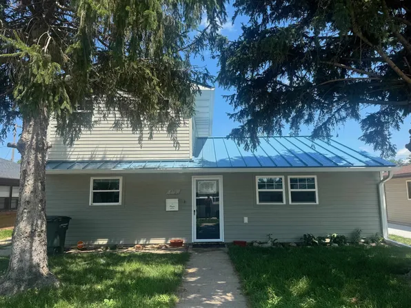 2710 Bateman St, Hastings, NE 68901