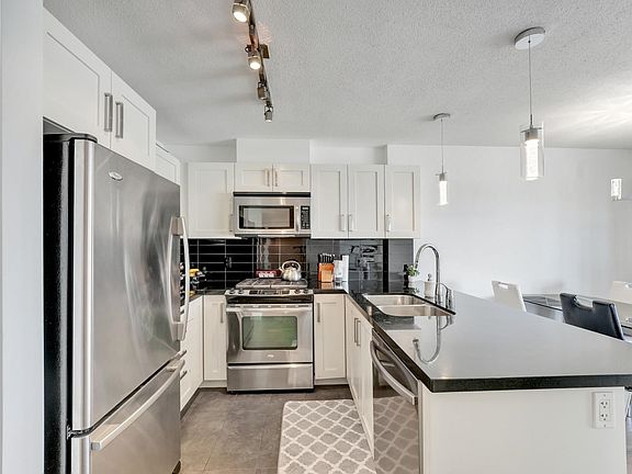 2nd image of 2133 Douglas Rd #1106