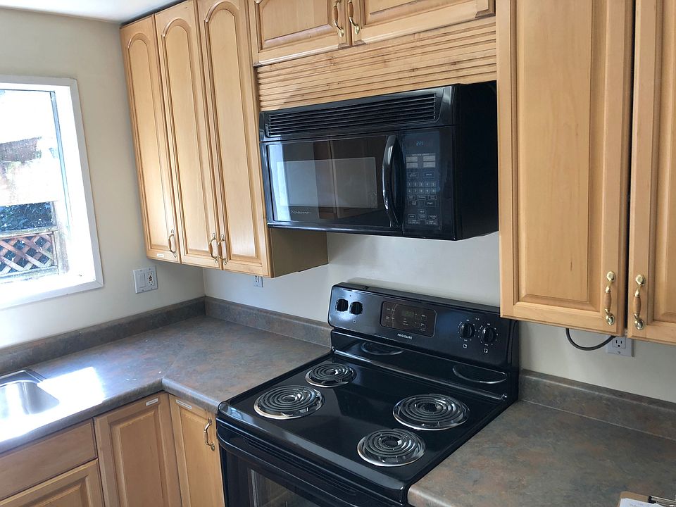 2nd image of 4761A 21st Ave NE